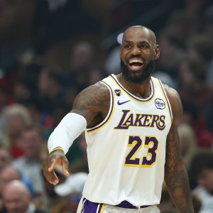 杨毅：詹姆斯不在乎是否进全明星 否则他去年就打了&amp;参考决定梗